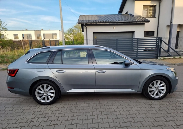 Skoda Superb cena 106899 przebieg: 72000, rok produkcji 2018 z Sosnowiec małe 742